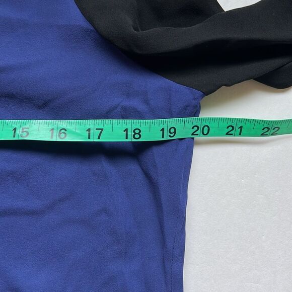 Parker Mesh Inset Top Silk Blue Black Size Medium NWT - Picture 5 of 7